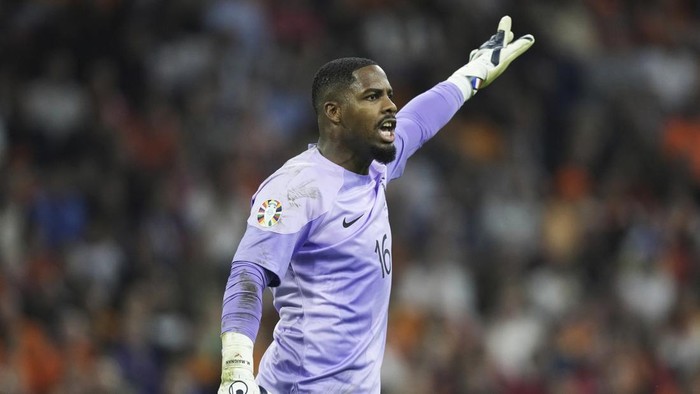 France goalkeper Mike Maignan yells during the Euro 2024 group B qualifying soccer match between The Netherlands and France at the Johan Cruyff ArenA stadium in Amsterdam, Netherlands, Friday, Oct. 13, 2023. (AP Photo/Peter Dejong)