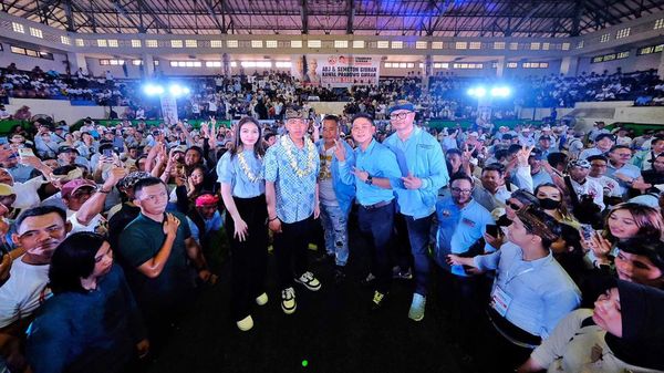 Momen Gibran Hadiri Deklarasi Pendukung Didampingi Hotman Paris di Bali