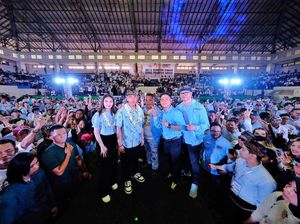 Momen Gibran Hadiri Deklarasi Pendukung Didampingi Hotman Paris di Bali Momen Gibran Hadiri Deklarasi Pendukung Didampingi Hotman Paris di Bali