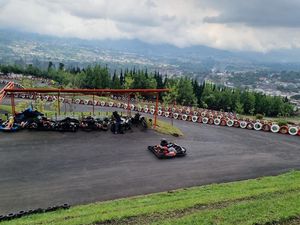 Serunya Menyusuri Perbukitan Lembang dengan Gokart di Noahs Park! Serunya Menyusuri Perbukitan Lembang dengan Gokart di Noahs Park!