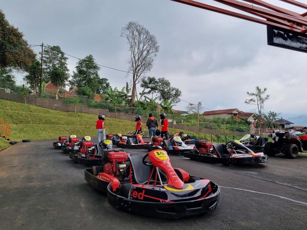 Keseruan Balapan Gokart di Perbukitan Lembang Cek!