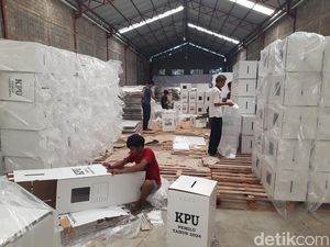 Cuan dari Perakitan Kotak Suara Pemilu 2024, Segini Upahnya Cuan dari Perakitan Kotak Suara Pemilu 2024, Segini Upahnya