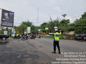 Lalin Jalan Wonosari Sore Ini Landai, Hati-hati di Tikungan