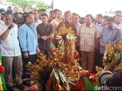 Kedatangan Prabowo di Jambi Disambut Tari Sekapur Sirih