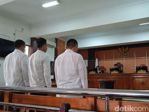 Aniaya Tahanan hingga Tewas, 3 Polisi Banyumas Divonis 7 Tahun Penjara Aniaya Tahanan hingga Tewas, 3 Polisi Banyumas Divonis 7 Tahun Penjara
