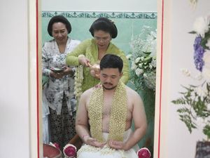 Dhaup Ageng Pakualaman: BPH Kusumo dan Laily Jalani Prosesi Siraman Dhaup Ageng Pakualaman: BPH Kusumo dan Laily Jalani Prosesi Siraman