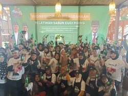 Relawan SandiUno For Ganjar Dorong Produktivitas Ibu-ibu Lewat Pelatihan