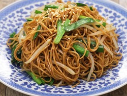 Resep Bakmi Goreng Hong Kong Berbumbu Sederhana yang Gurih Mulur