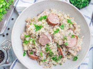 Resep Nasi Ayam dan Sosis yang Praktis Untuk Menu Sarapan atau Bekal Resep Nasi Ayam dan Sosis yang Praktis Untuk Menu Sarapan atau Bekal