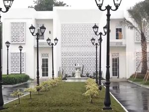Megahnya Rumah Ustaz Solmed: Luas 4.000 M2, Ada Lapangan Futsal dan Sirkuit Mini Megahnya Rumah Ustaz Solmed: Luas 4.000 M2, Ada Lapangan Futsal dan Sirkuit Mini