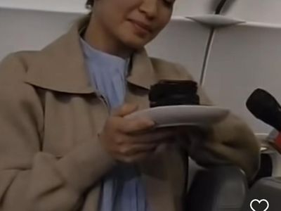 Selvi Ananda Ulang Tahun, Dapat Kejutan Kue di Pesawat!