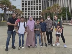 Bobby Nasution Beri Hadiah Jalan-jalan Naik Pesawat ke Anak Medan