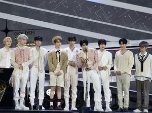 Video: Momen ZEROBASEONE Tampil Menawan di Opening Konsernya