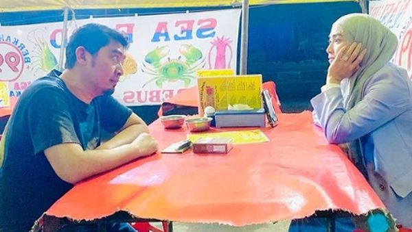 April Jasmine dan Ustad Solmed Kompak Makan Pecel Lele Kaki Lima