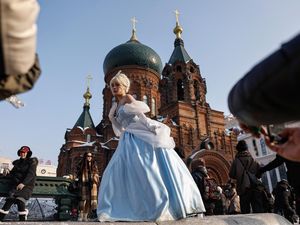 Bak Negeri Dongeng, Pengunjung Antusias Foto-foto di Festival Es Harbin Bak Negeri Dongeng, Pengunjung Antusias Foto-foto di Festival Es Harbin