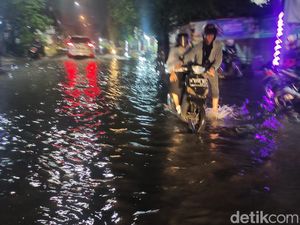 Sidoarjo Banjir Usai Diguyur Hujan Deras Selama 2 Jam Sidoarjo Banjir Usai Diguyur Hujan Deras Selama 2 Jam