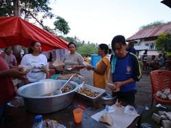 Kemensos Bantu Makanan-Pembalut untuk Pengungsi Erupsi Gunung Lewotobi