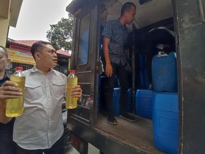 Gudang Miras Oplosan di Blitar Digerebek, 3 Orang Jadi Tersangka Gudang Miras Oplosan di Blitar Digerebek, 3 Orang Jadi Tersangka