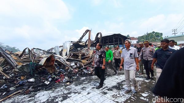 Bupati Blora Tinjau Pasar Ngawen yang Terbakar