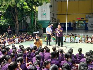 Petuah Dokter Lo: Mau Kaya Jangan Jadi Dokter, Tapi Pasti Nggak Akan Kelaparan Petuah Dokter Lo: Mau Kaya Jangan Jadi Dokter, Tapi Pasti Nggak Akan Kelaparan