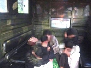 Satpol PP Surabaya Amankan 6 Pemuda Hendak Tawuran Pakai Sajam