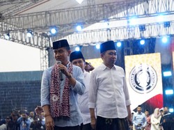 Di Tengah Guyuran Hujan, Gibran Sapa Puluhan Ribu Warga Jember