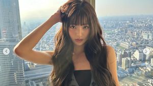 8 Gaya Wonyoung IVE Pamer Abs dan Pinggang Semut, Pakai Bralette Miu Miu