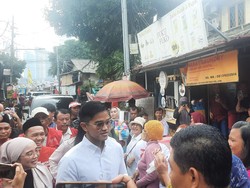 Blusukan ke Petamburan, Kaesang Disambut Riuh Emak-emak