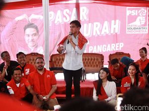 Kaesang Safari Politik Bareng Istri di Kebayoran Lama