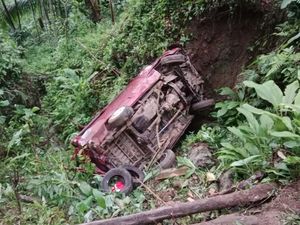 4 Fakta Mobil Terjun Jurang di Jatiroto, 3 Anak Piatu Jadi Korban-1 Tewas 4 Fakta Mobil Terjun Jurang di Jatiroto, 3 Anak Piatu Jadi Korban-1 Tewas