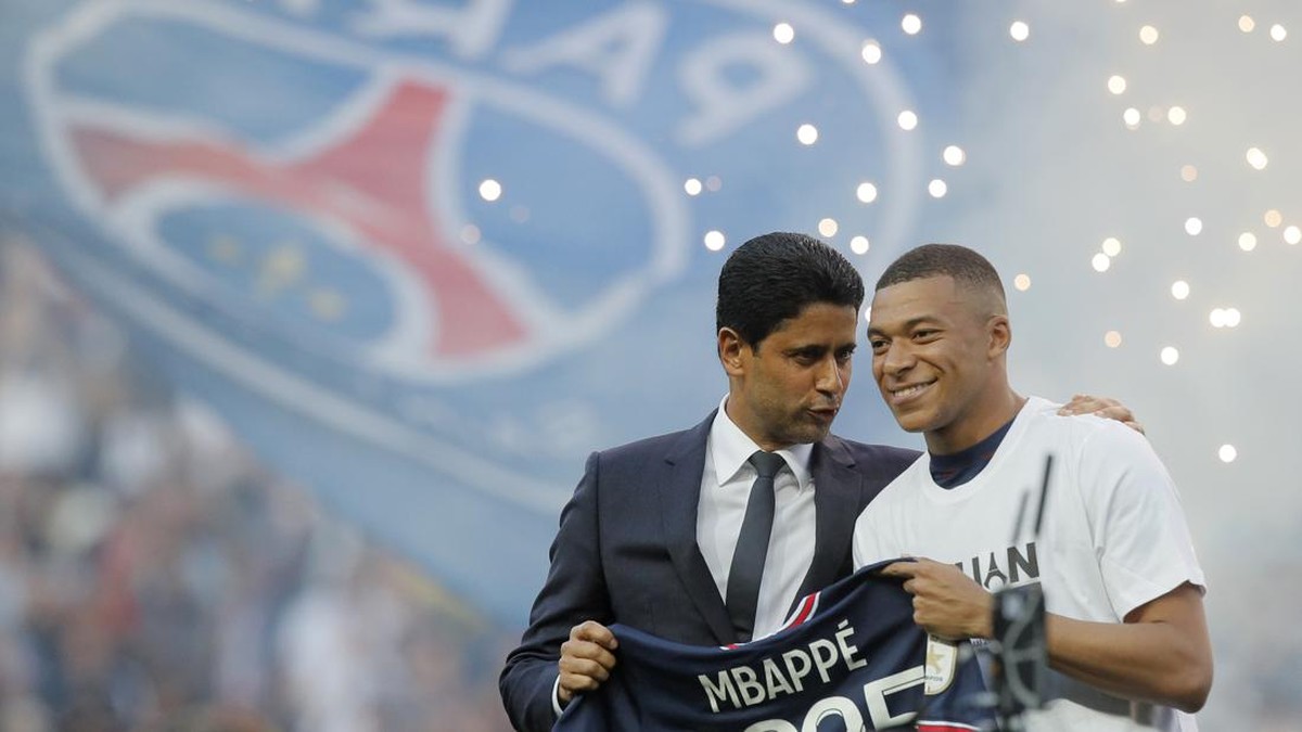 Nasser Al Khelaifi dan Kylian Mbappe. (Foto: AP/Michel Spingler)
