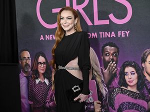 7 Gaya Lindsay Lohan di Premiere Mean Girls, Pamer Perut Rata Pascamelahirkan 7 Gaya Lindsay Lohan di Premiere Mean Girls, Pamer Perut Rata Pascamelahirkan