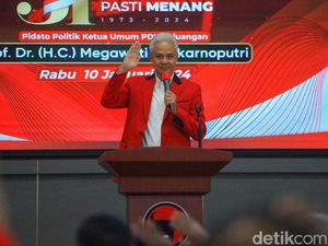 Ganjar soal Jokowi Absen HUT PDIP: Biasanya Datang, Ngucapin