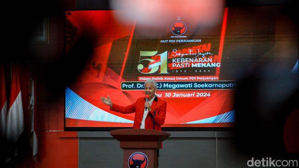 Pakai Jas Merah, Ganjar Pidato di HUT PDIP