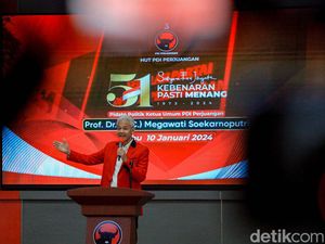Pakai Jas Merah, Ganjar Pidato di HUT PDIP