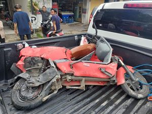 Ditabrak Truk saat Nyalip, Sepeda Listrik Memang Bukan untuk di Jalan Raya Ditabrak Truk saat Nyalip, Sepeda Listrik Memang Bukan untuk di Jalan Raya