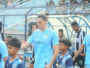 Jonny Campell Jadi Tumbal Persela di Babak 12 Besar Liga 2 Jonny Campell Jadi Tumbal Persela di Babak 12 Besar Liga 2