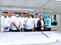 Pj Gubsu Sambut Kedatangan Jenazah Wali Kota Gunungsitoli
