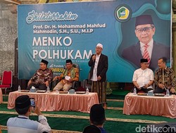 Pernah Disambangi AMIN, Pengasuh Ponpes Banyuwangi Ini Dukung Ganjar-Mahfud