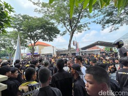 Ratusan Pesilat Geruduk PN Mojokerto Kawal 6 Rekannya Terdakwa Pengeroyokan