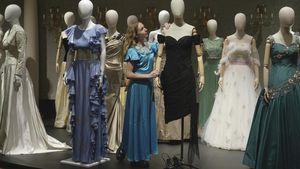 Replika Revenge Dress Putri Diana Bakal Dilelang Usai The Crown Tamat