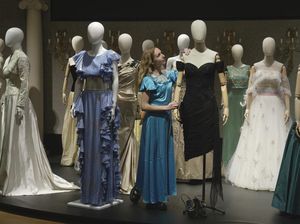 Replika Revenge Dress Putri Diana Bakal Dilelang Usai The Crown Tamat