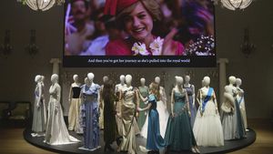 Ratusan Properti-Kostum Serial The Crown Bakal Dilelang
