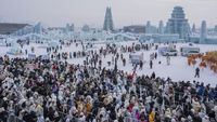 Rekor! Potret Antusias Pengunjung Liburan di Festival Es Harbin