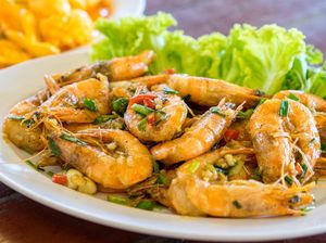Resep Udang Goreng Bumbu Cabe dan Bawang, Pedas Gurihnya Nagih Resep Udang Goreng Bumbu Cabe dan Bawang, Pedas Gurihnya Nagih