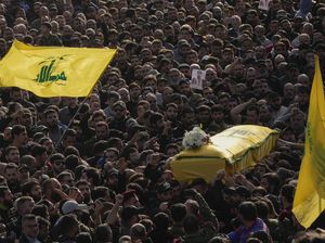 Ribuan Pelayat Iringi Pemakaman Komandan Hizbullah yang Tewas Diserang Israel Ribuan Pelayat Iringi Pemakaman Komandan Hizbullah yang Tewas Diserang Israel