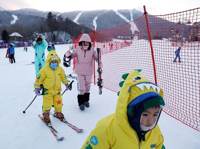 Serunya Bermain Ski Menyusuri Lereng Kota Es Harbin China