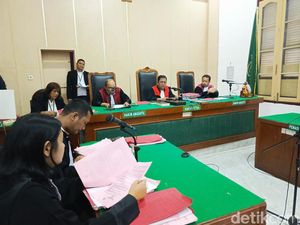 Komplotan Penimbunan Solar Tangkapan Bareskrim Dituntut 1,5 Tahun Bui Komplotan Penimbunan Solar Tangkapan Bareskrim Dituntut 1,5 Tahun Bui
