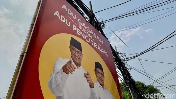 Spanduk AMIN Adu Gagasan Bukan Adu Pecitraan Muncul di Jalan Kepu Jakpus