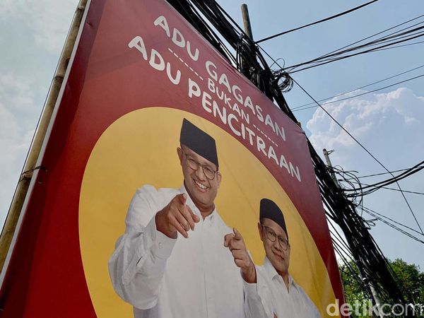 Spanduk AMIN Adu Gagasan Bukan Adu Pecitraan Muncul di Jalan Kepu Jakpus